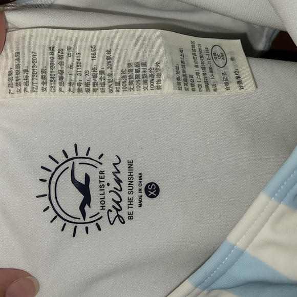 Worn Once! HOLLISTER CUT-OUT ONE PIECE SWIMSUIT - Picture 8 of 10